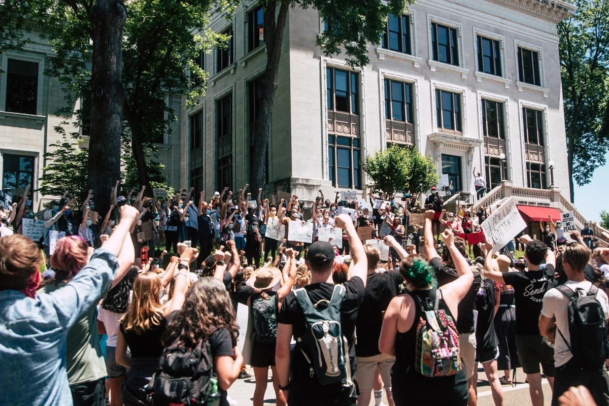 Court House Crowd Protesters march from Coolidge Park to Chattanooga Courthouse